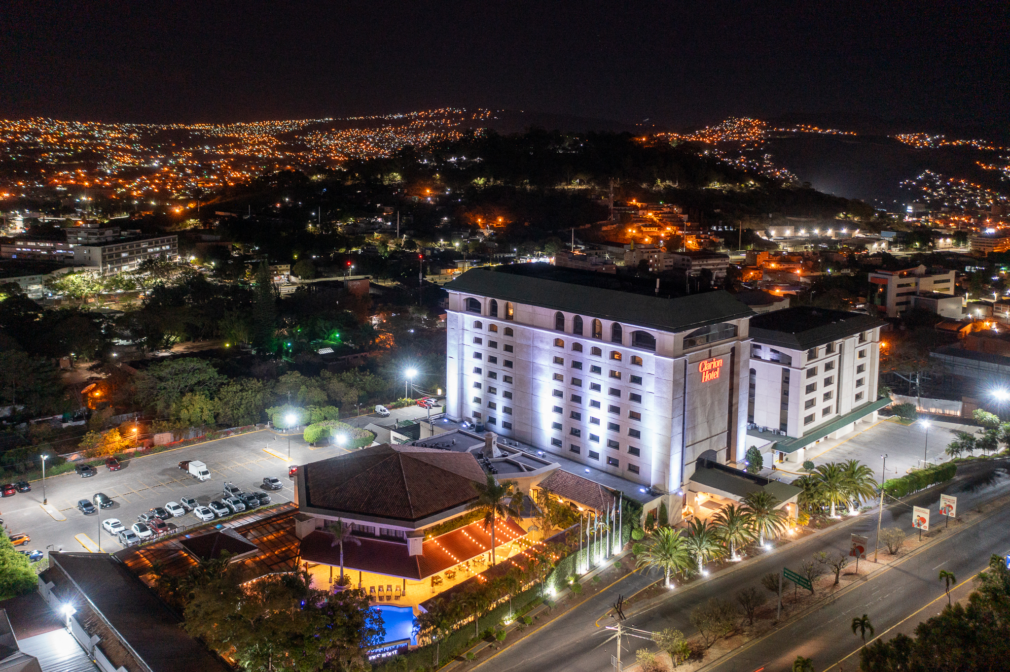 Night aerial photograph of the Clarion Hotel in Tegucigalpa, Honduras.